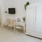 Biennale Bianco & Rosso Apartman *