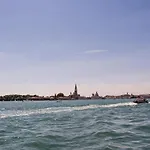 Biennale Bianco & Rosso Apartman *