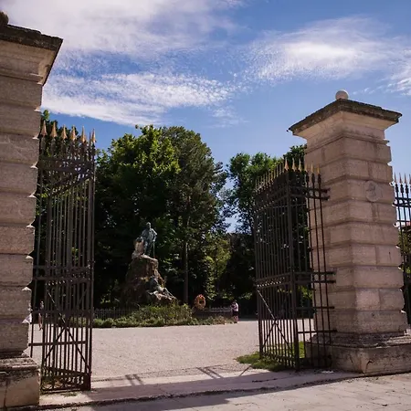 威尼斯双年展比安科和罗索公寓 * 威尼斯